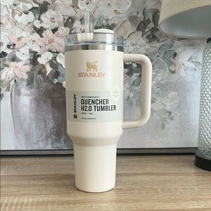 NEW limited edition color hearth and hand magnolia Quencher H2.0 Tumbler